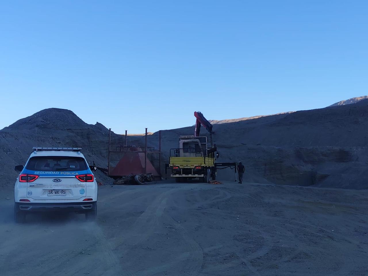 Conductor queda detenido tras provocar daños por $28 millones en tendido eléctrico en el sector camino a playa Rinconada