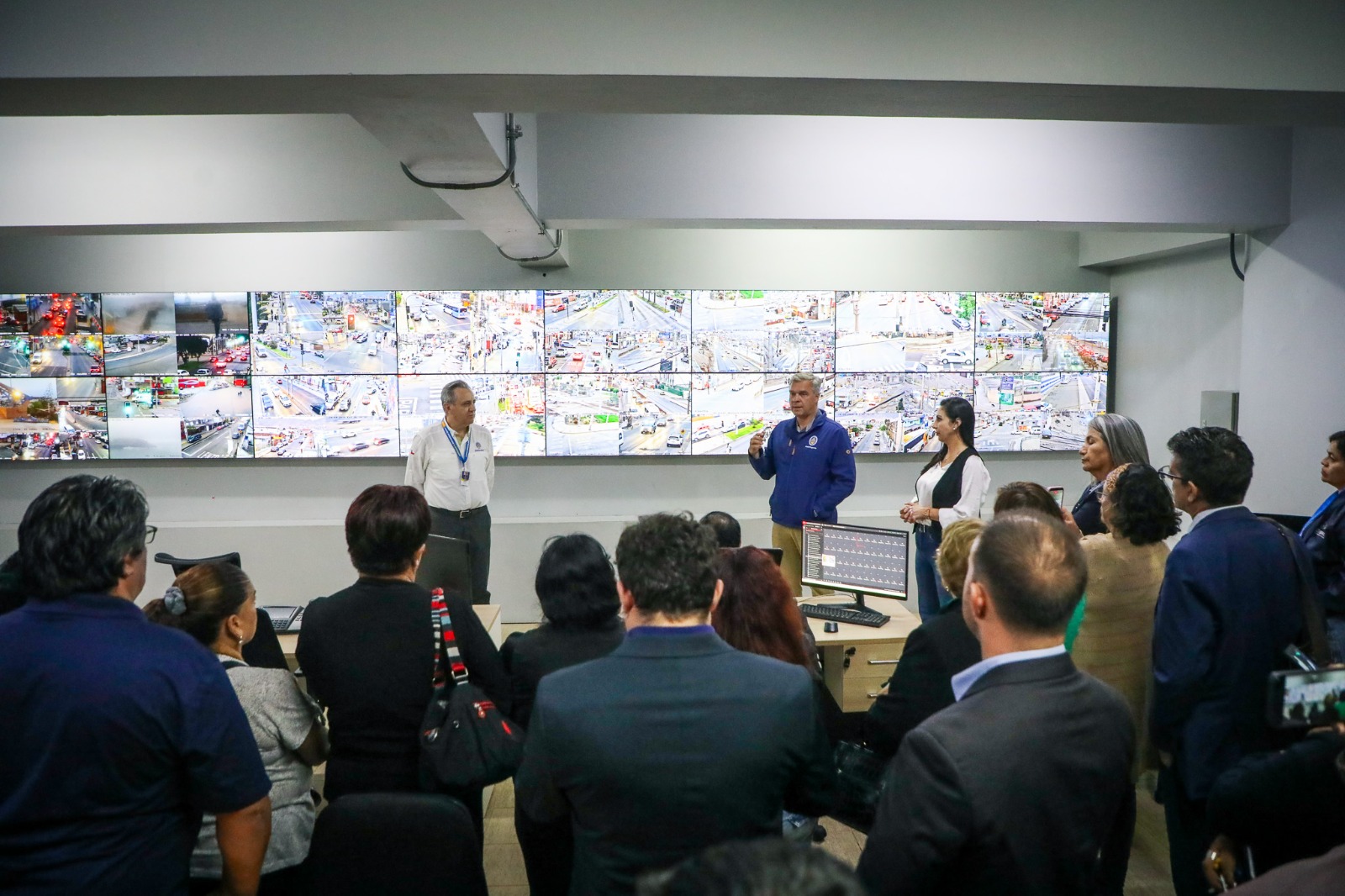 Vecinos conocen del funcionamiento de cámaras de televigilancia