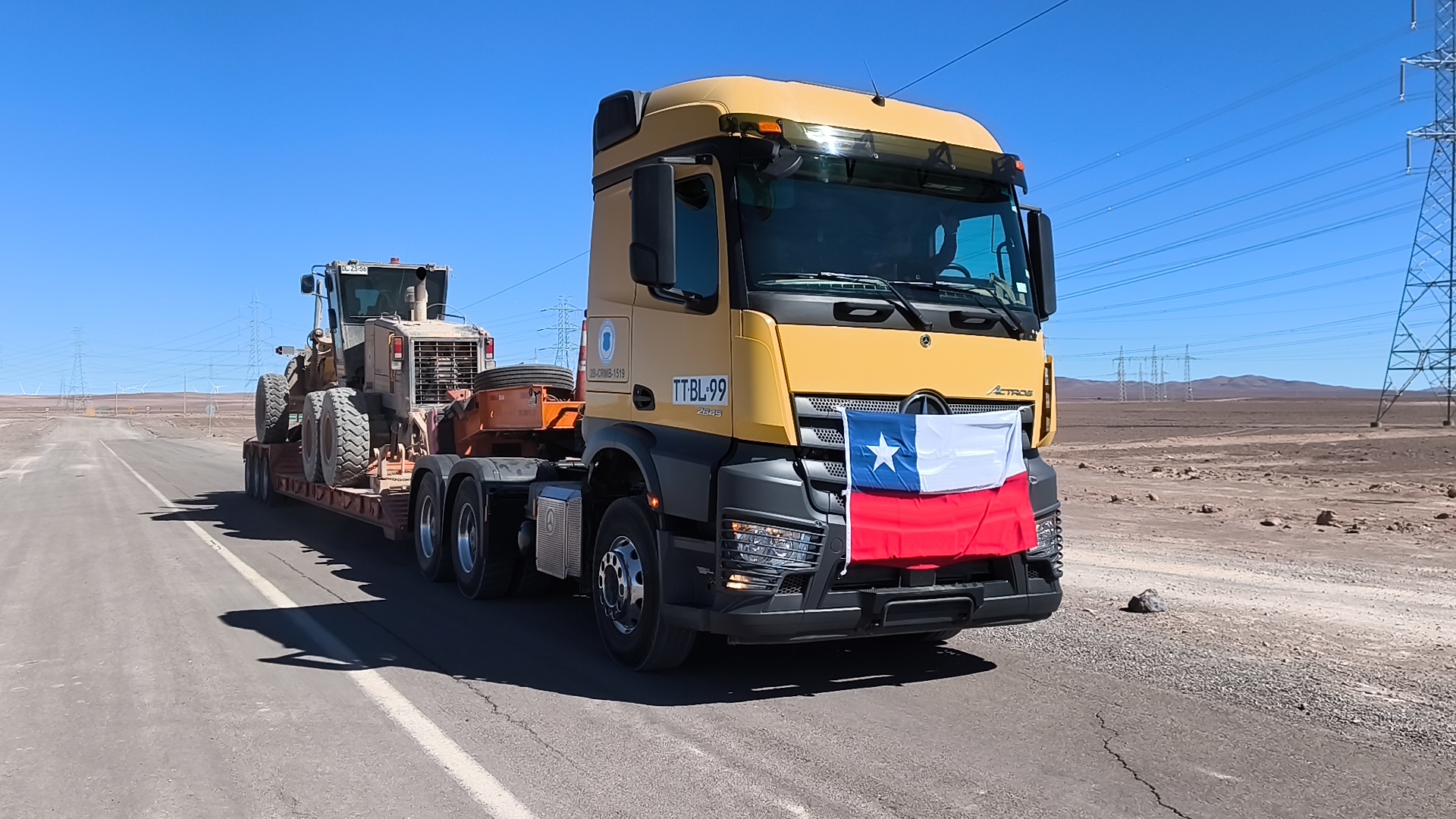 Dirección de Vialidad despliega maquinaria y personal en apoyo a la emergencia vial en la región de Atacama