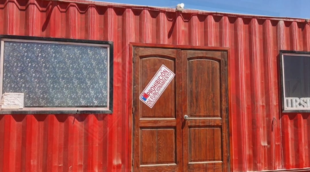 Graves deficiencias sanitarias en locales de alimentos ilegales de sector la negra