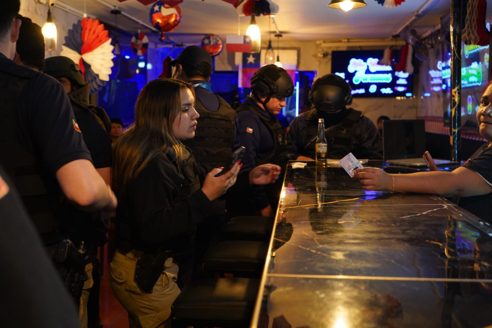 Infracciones y extranjeros en forma irregular en Feria Las Pulgas