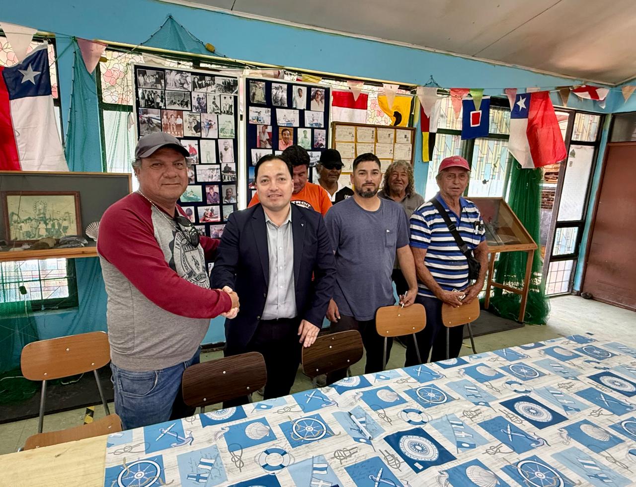 Pescadores de Mejillones firman convenios de apoyo para impulsar proyectos productivos