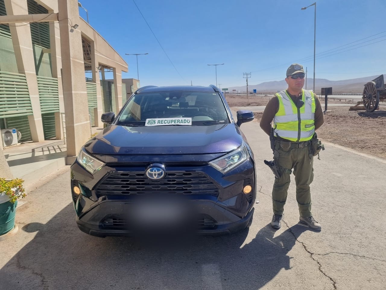 Carabineros de Baquedano evita que vehículo fuera sacado del país