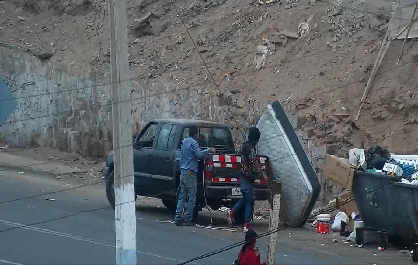 Vuelven a multar a persona captada botando basura en avenida padre Alberto Hurtado