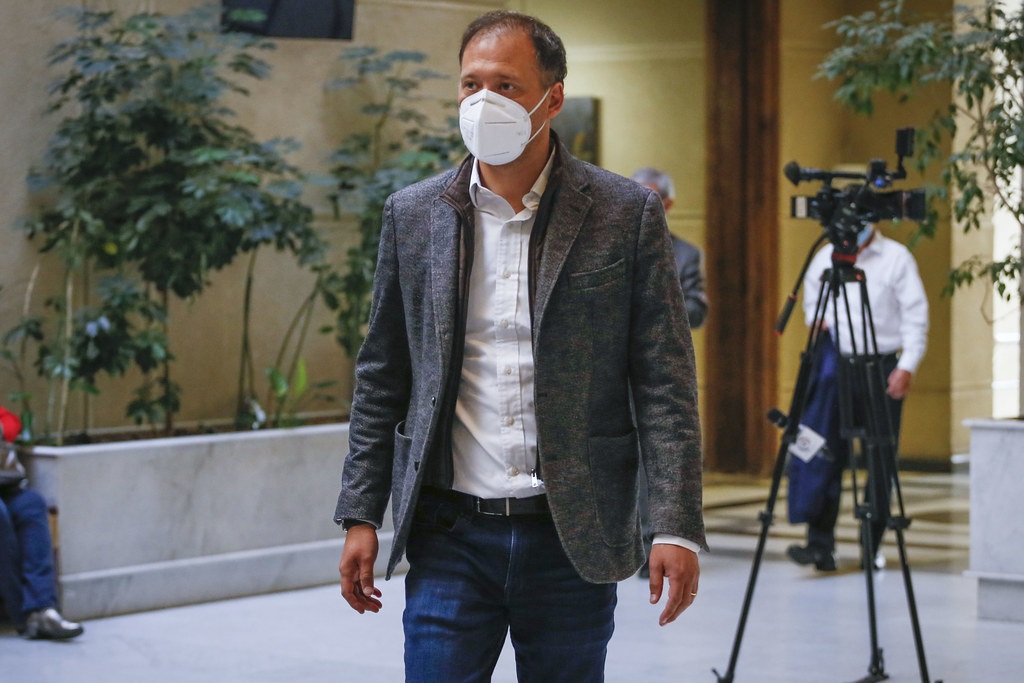 Diputado por Antofagasta José Miguel Castro (RN) pide urgencia a proyecto de ley que frena operaciones realizadas por falsos cirujanos plásticos