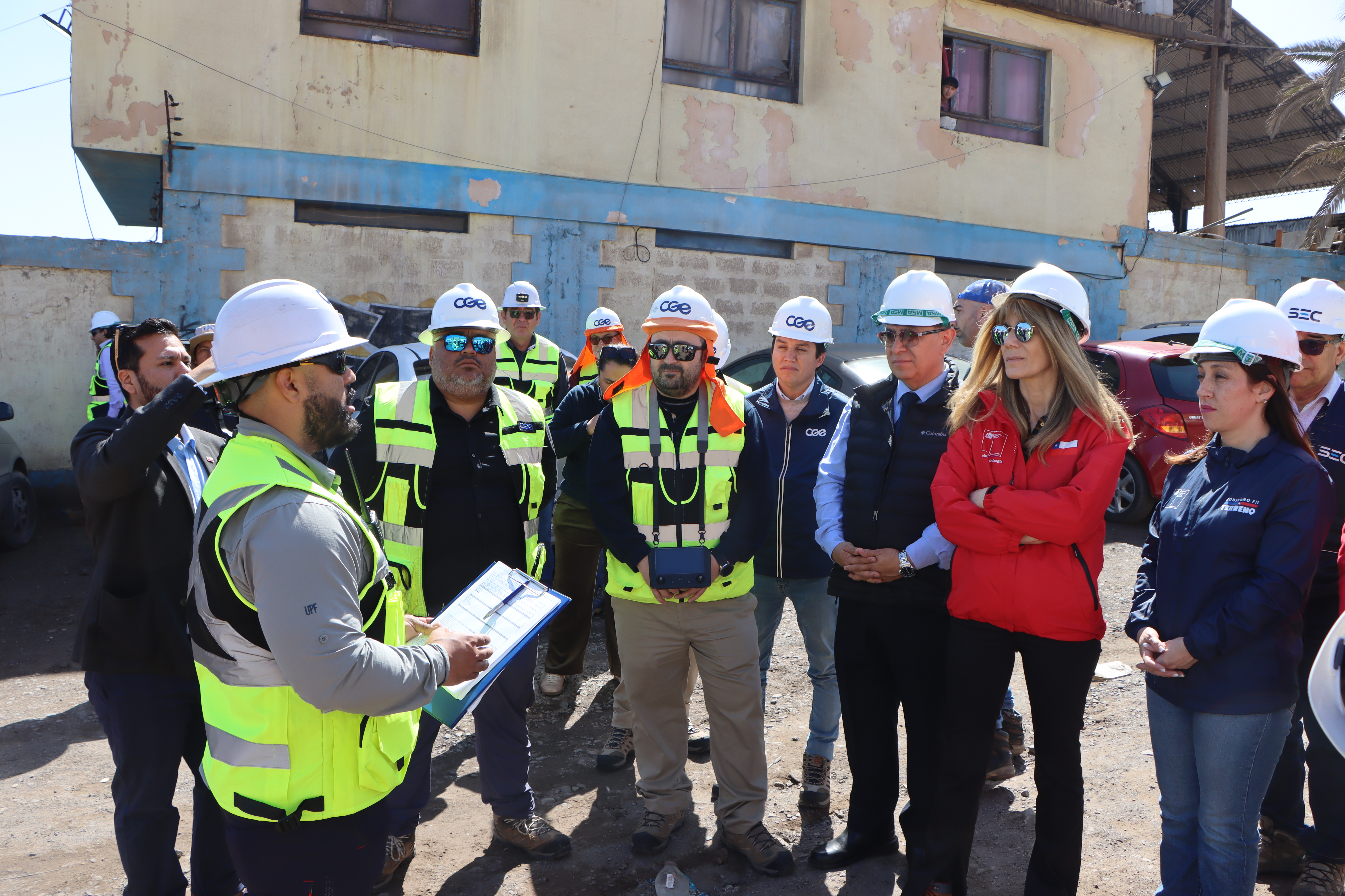 Ministra de Energía Ximena Rincón visita paciente electrodependiente y supervisa faenas en terreno