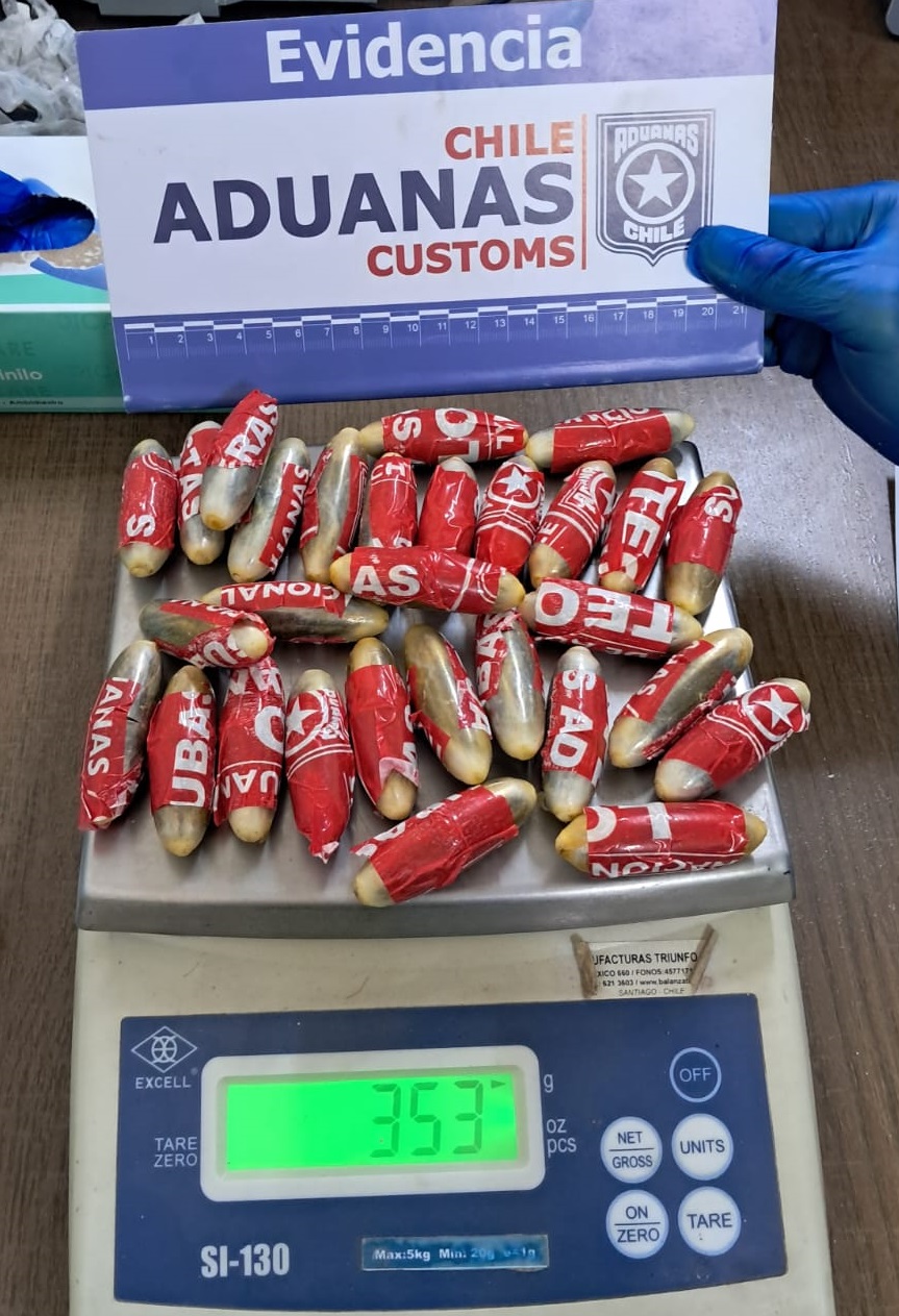 Aduana intercepta a viajeros que transportaban 1 kilo 352 gramos de pasta base y cocaína en ovoides