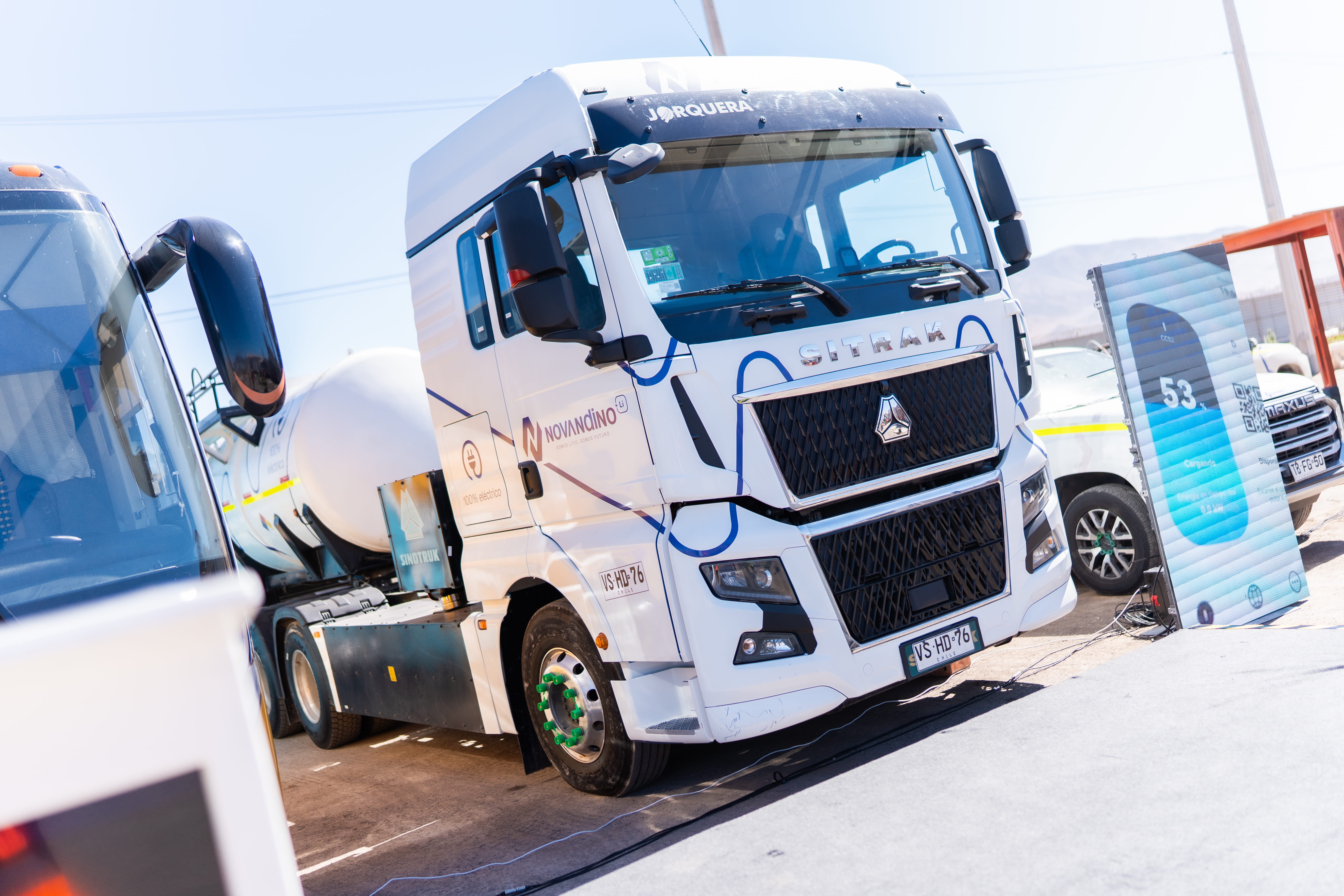 Novandino Litio inauguró flota de camiones de operará la ruta eléctrica para transporte de carga más extensa de Chile