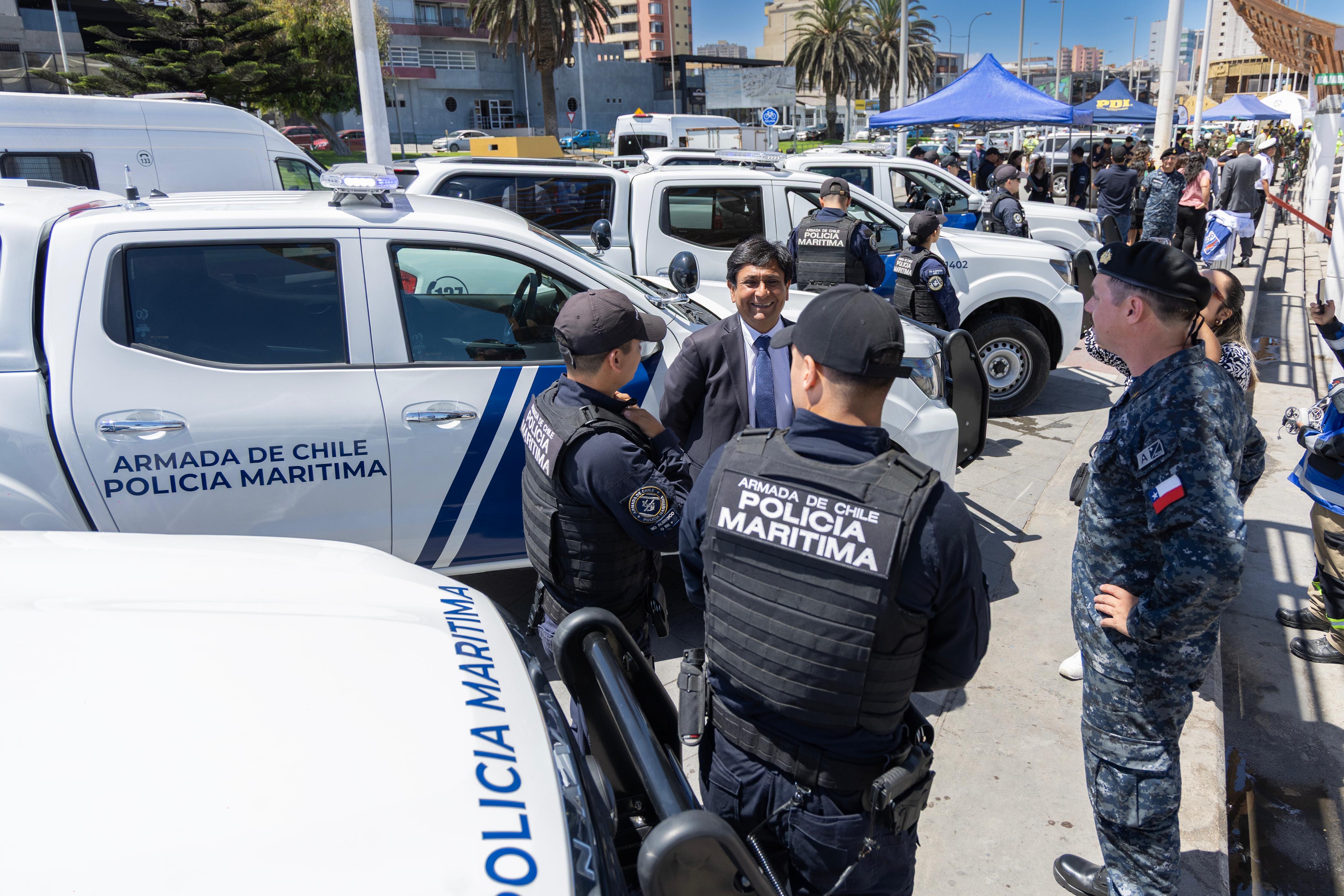 Gobernador entregó cuatro vehículos de fiscalización a la autoridad marítima para reforzar labor durante la temporada estival