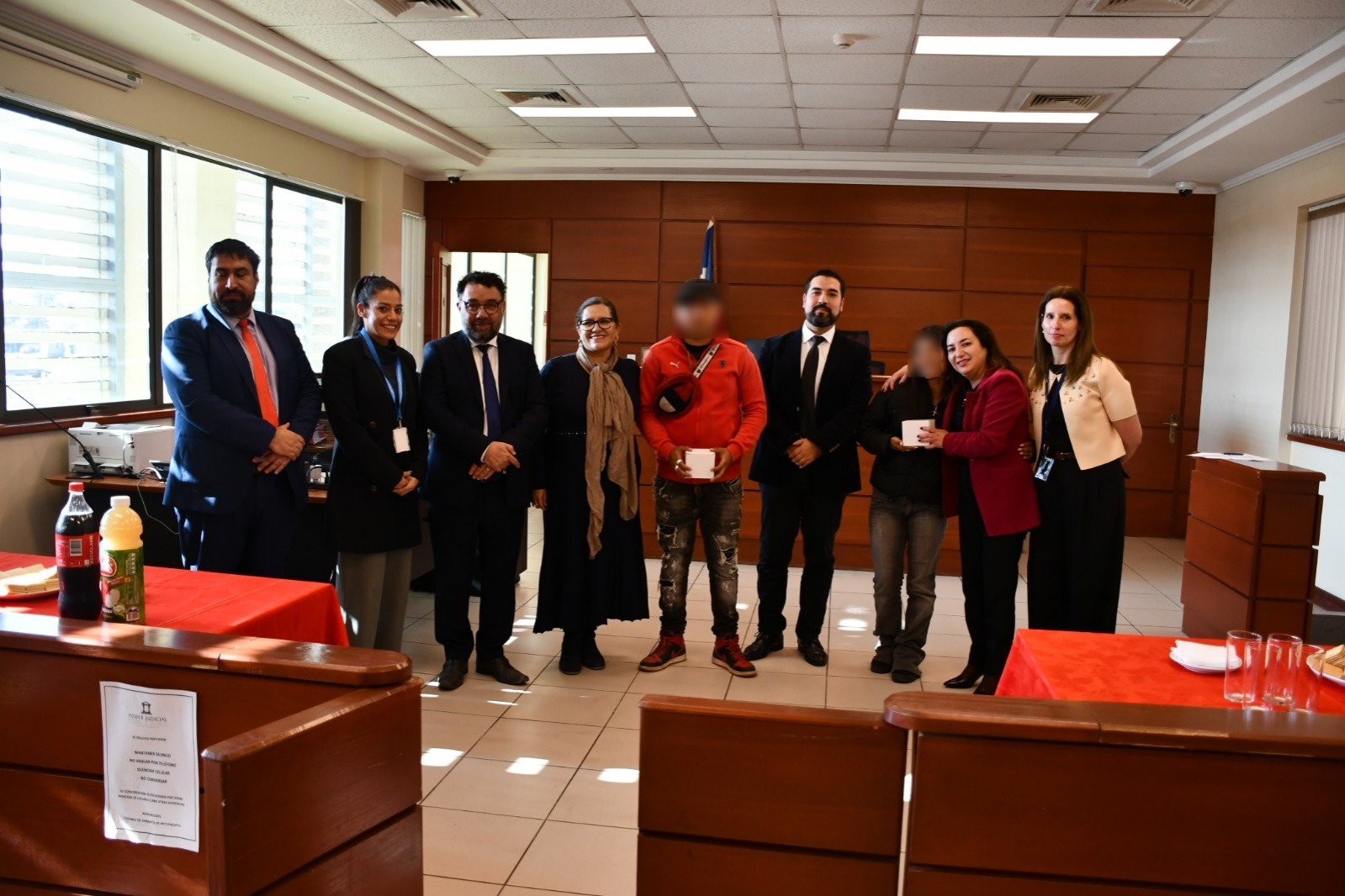 Jóvenes egresan del Tribunal de Tratamiento de Drogas