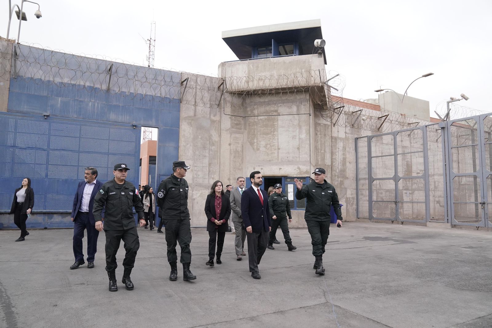 Presentan vehículo blindado para Gendarmería y dan a conocer operativo focalizado en ocho cárceles en el norte grande