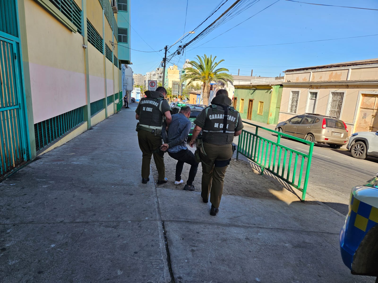 Funcionario de la dirección ciudadana frustra asalto y detiene presunto delincuente en flagrancia