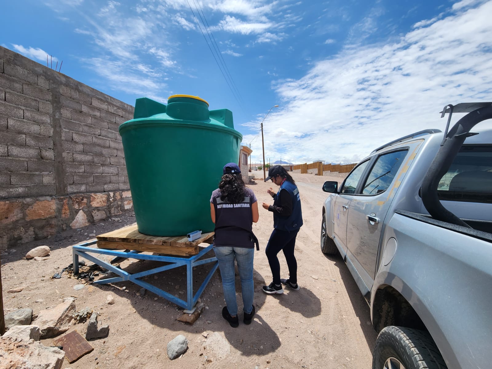 Intenso trabajo de fiscalizacion de los estanques de agua en Toconao y Lasana