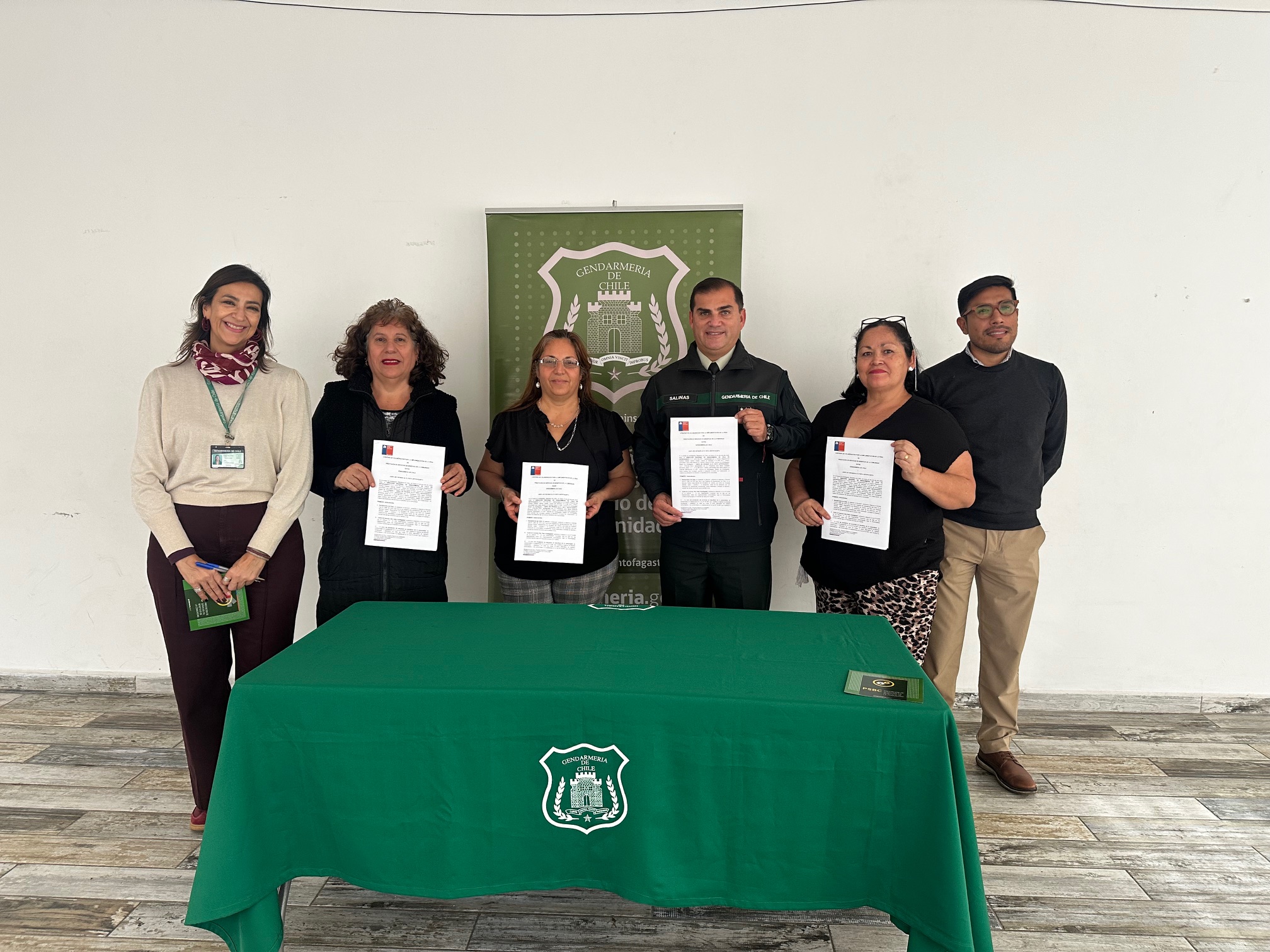 Vecinos de Altavista contarán con trabajo comunitario tras firmar convenio con Gendarmería