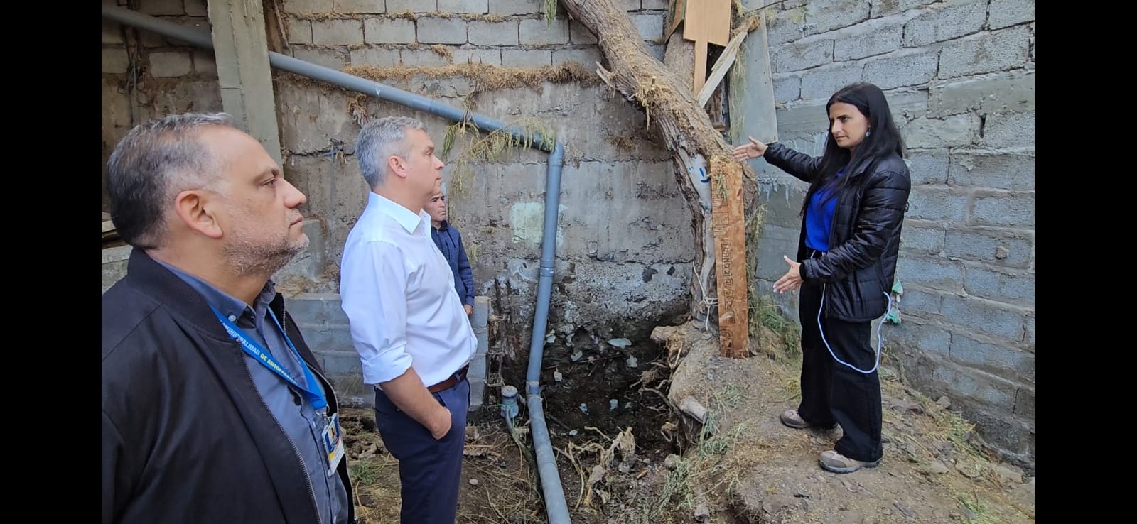 Con visita en terreno alcalde revisa soluciones para vecinos de Miramar por filtraciones