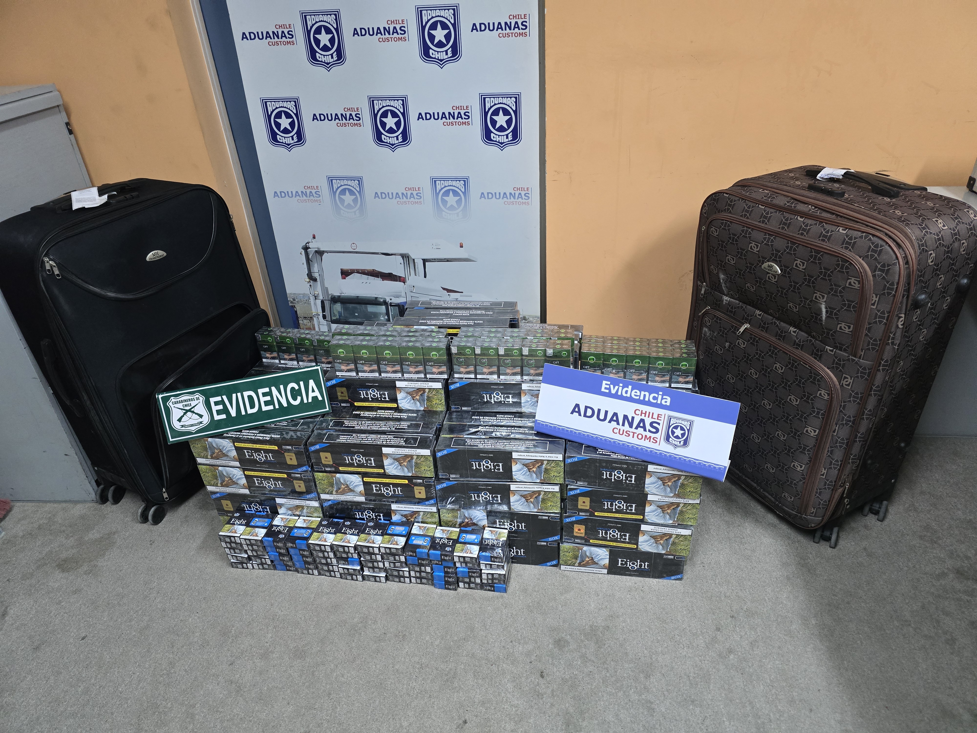 Aduana y Carabineros incautan 13.550 cajetillas de cigarrillos en 8 procedimientos