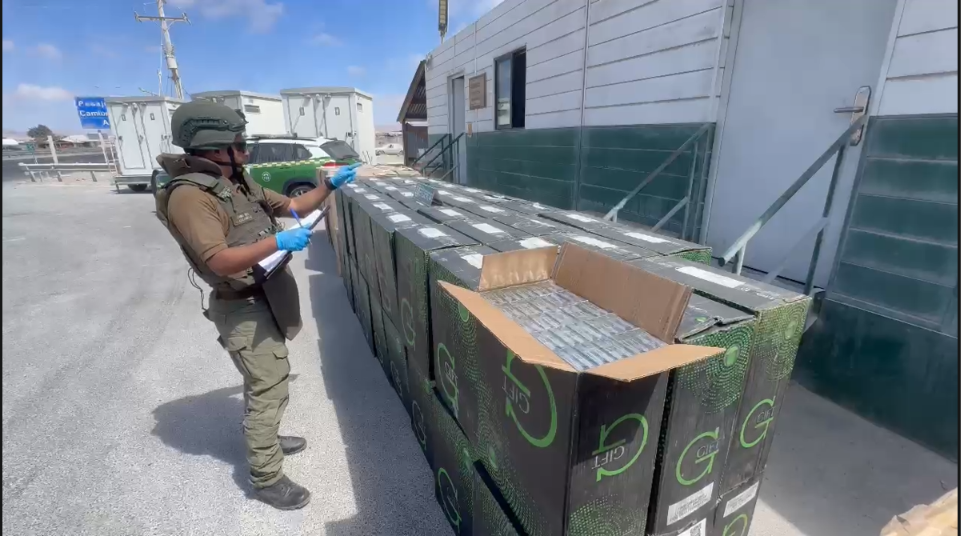 Incautan más de 300 mil cajetillas de cigarrillos de contrabando en control carretero de La Negra