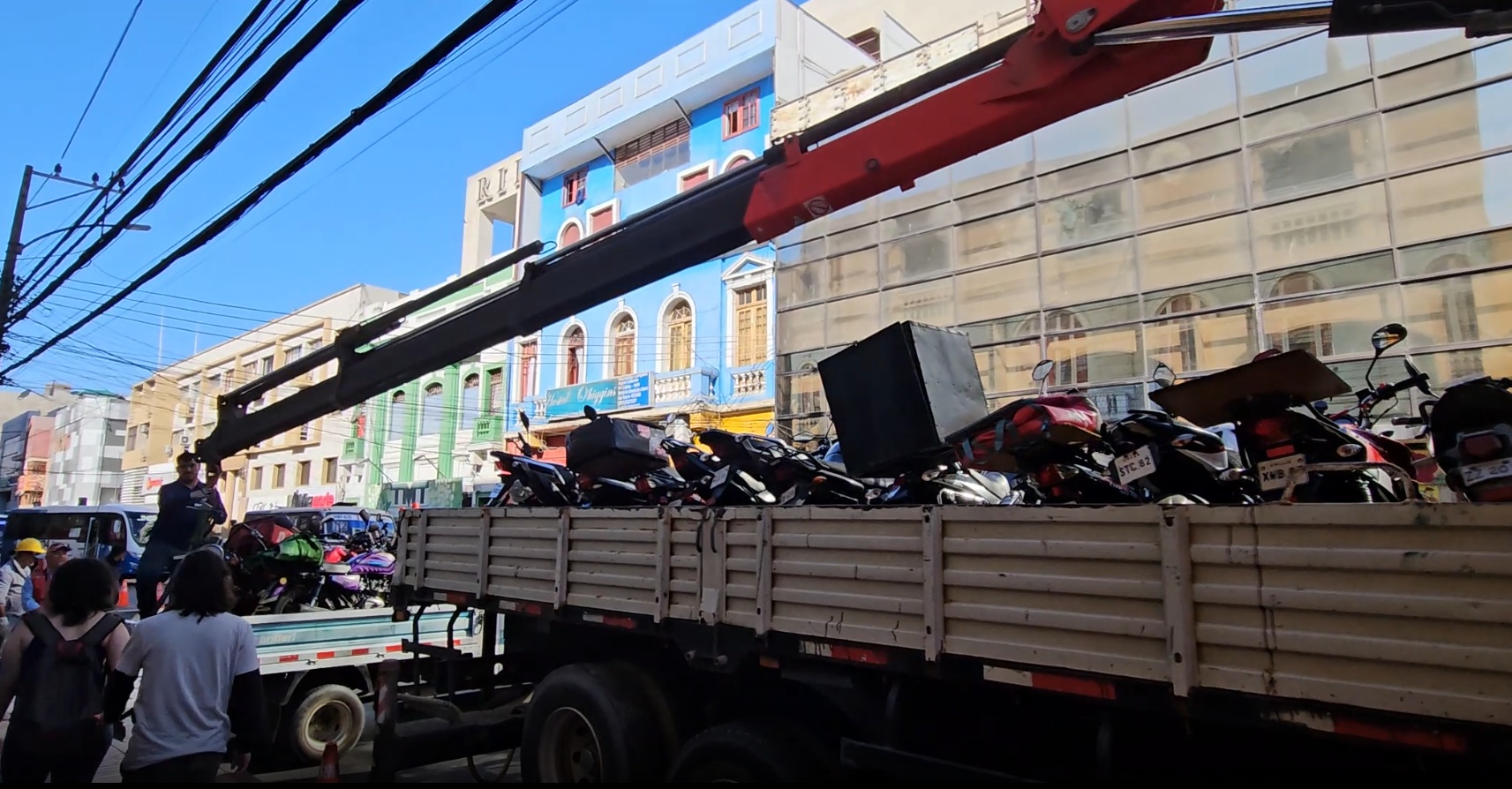Operativo de seguridad en pleno centro de la ciudad termina con el retiro de 18 motos