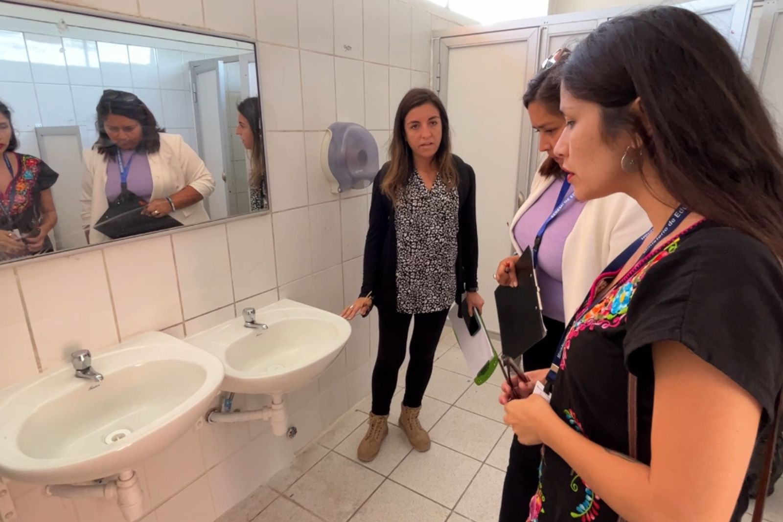 Avanzan obras de mejoramiento de infraestructura en Complejo Educativo Caracoles de Sierra Gorda