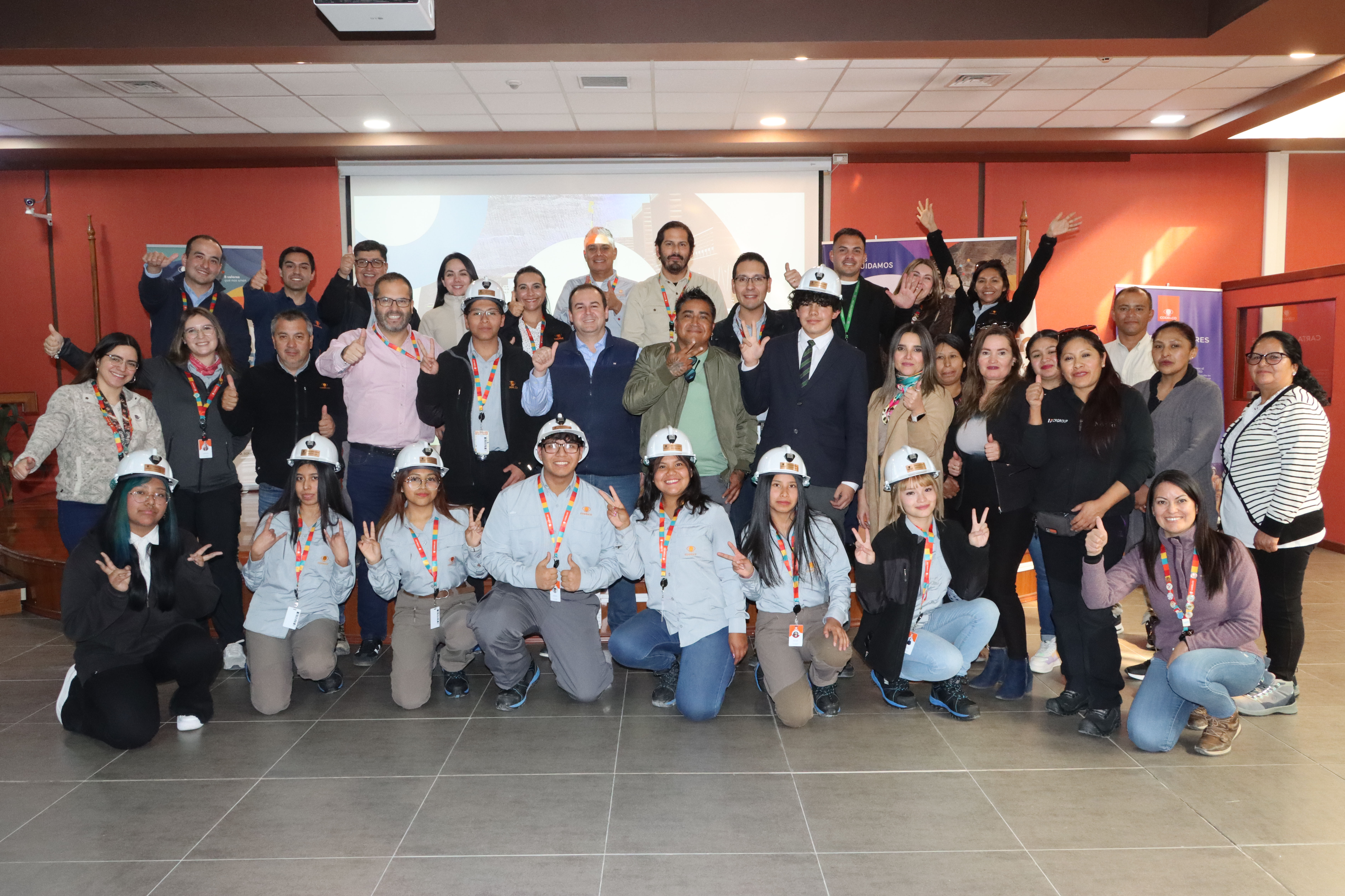 Estudiantes de Calama dan sus primeros pasos en minería con el apoyo de Ministro Hales
