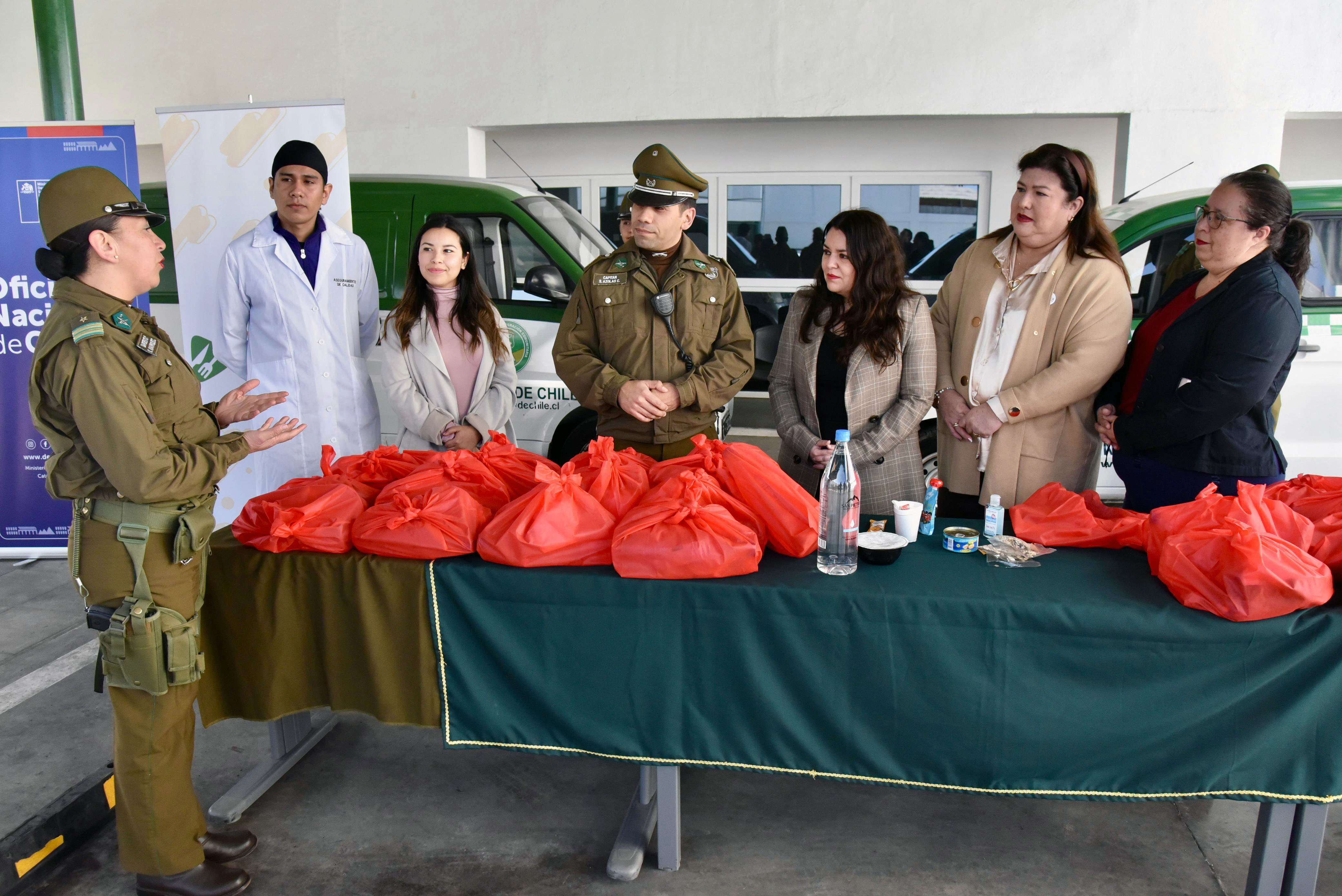 Ruta Social de Carabineros entrega 140 kits de alimentos a la semana