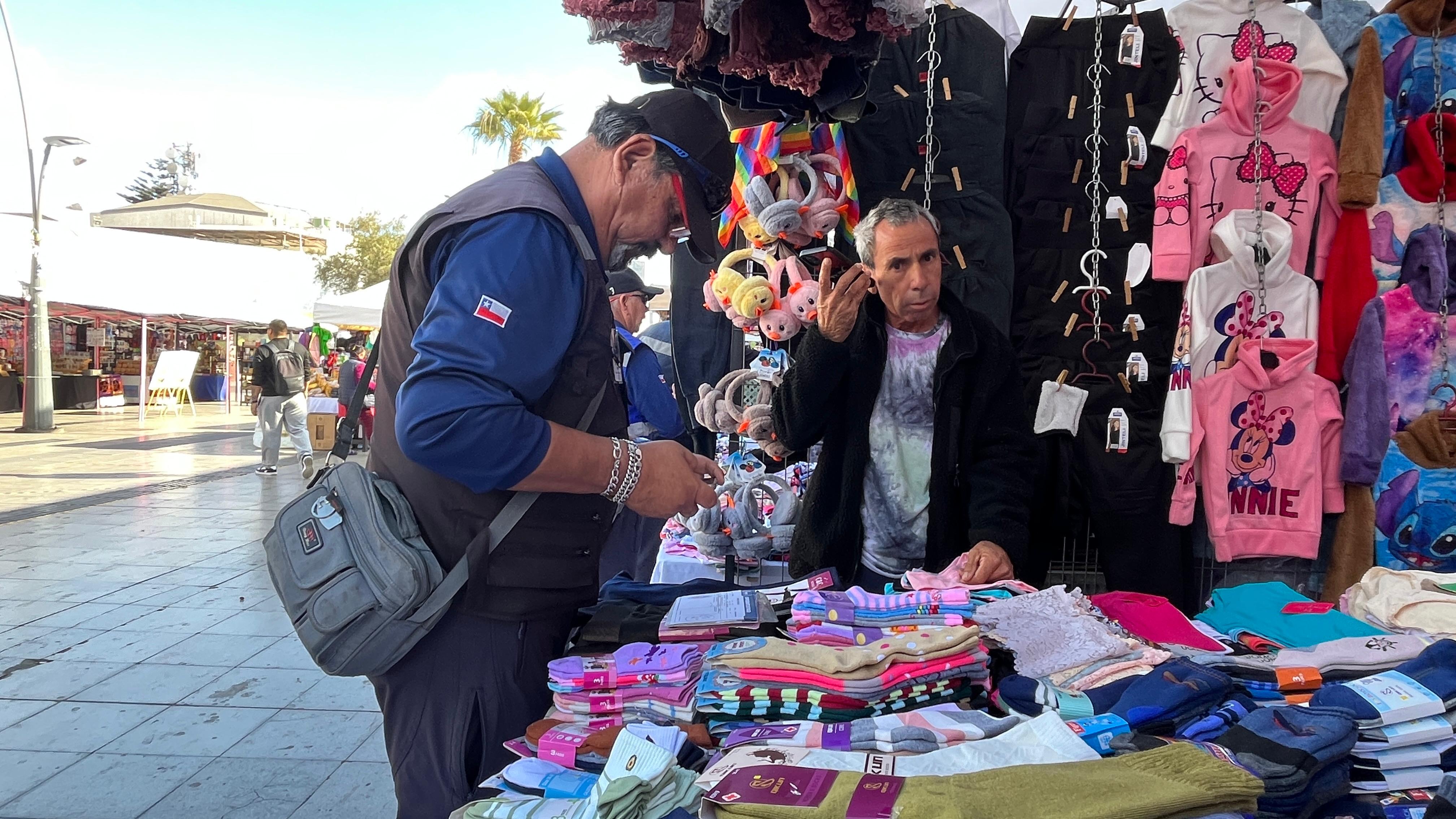 Municipalidad refuerza fiscalización en plaza sotomayor para combatir comercio irregular
