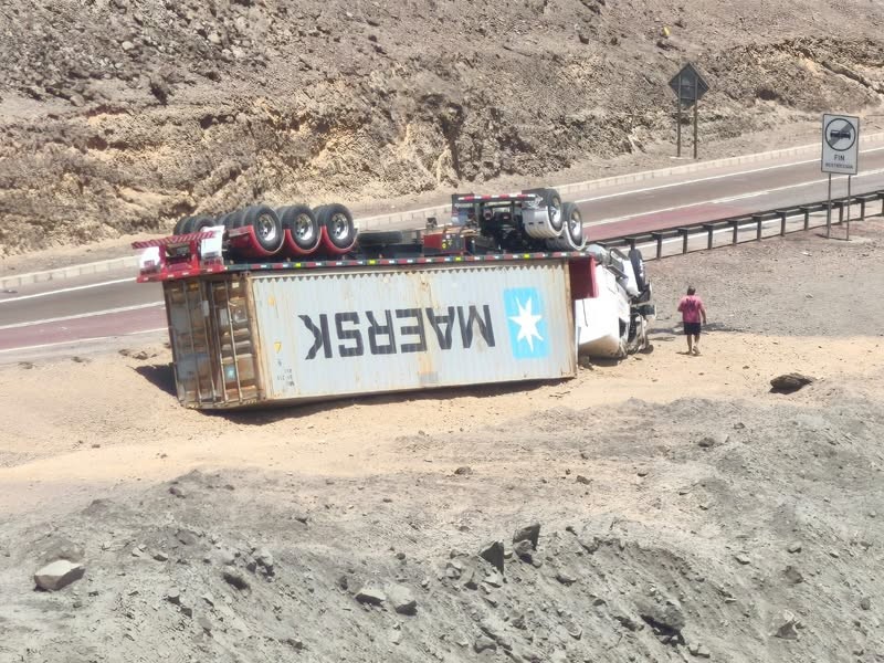 Accidente de tránsito en la Ruta B-710, sector bajada de la Cuesta Paposo