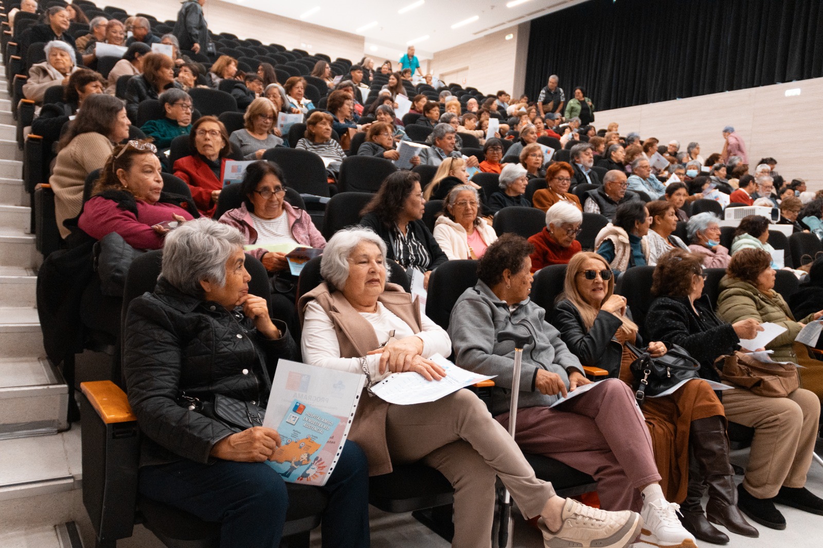 200 adultos mayores participaron en jornada informativa organizada por el HRA Y SENAMA