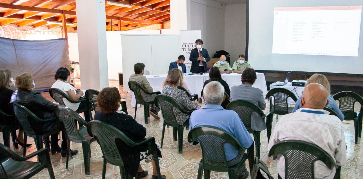 Gobernador, alcalde y policías se reunieron con vecinos para trazar hoja de ruta sobre seguridad