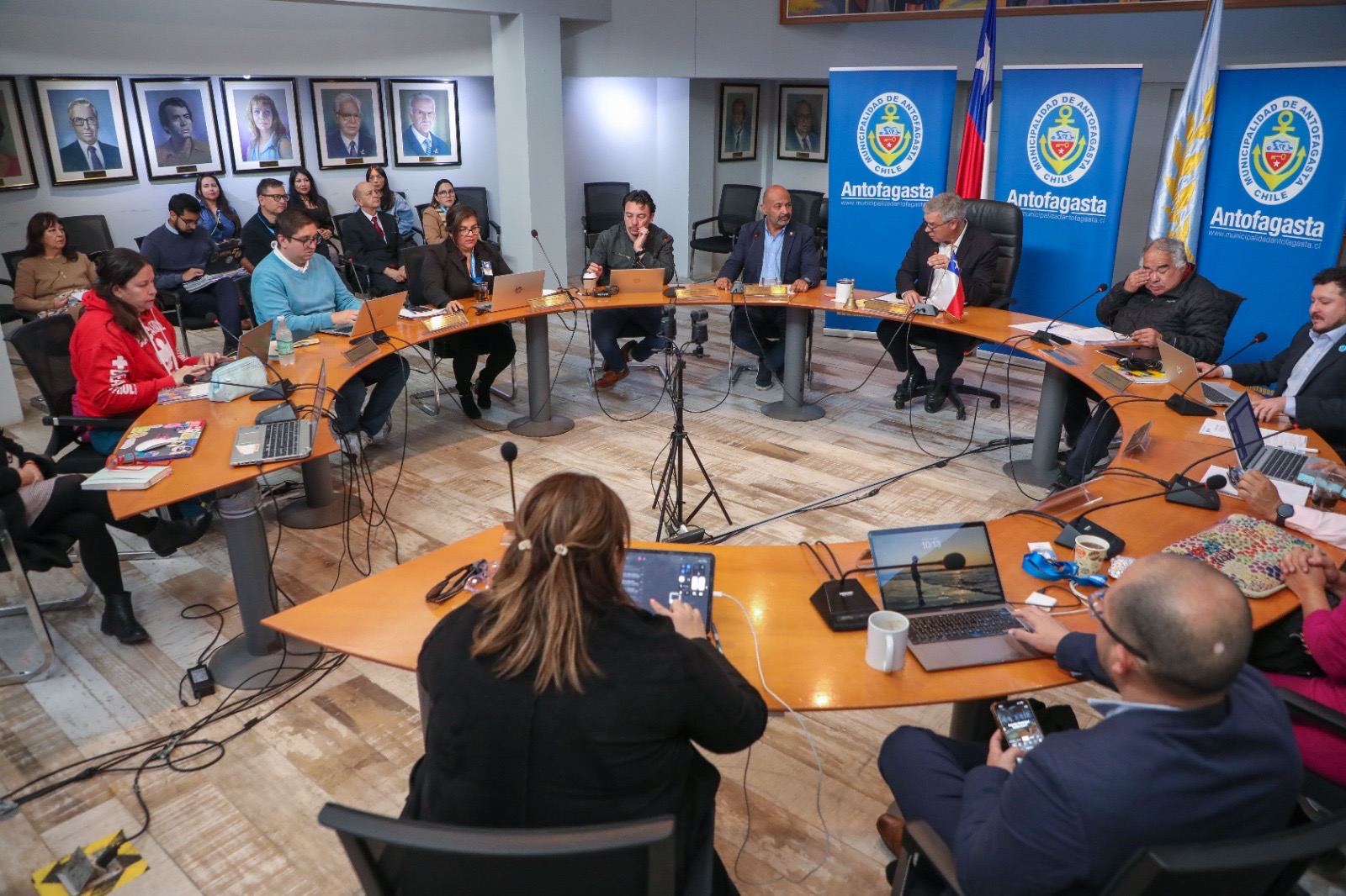 Concejo municipal aprobó adquisición de nuevas máquinas barredoras para la comuna