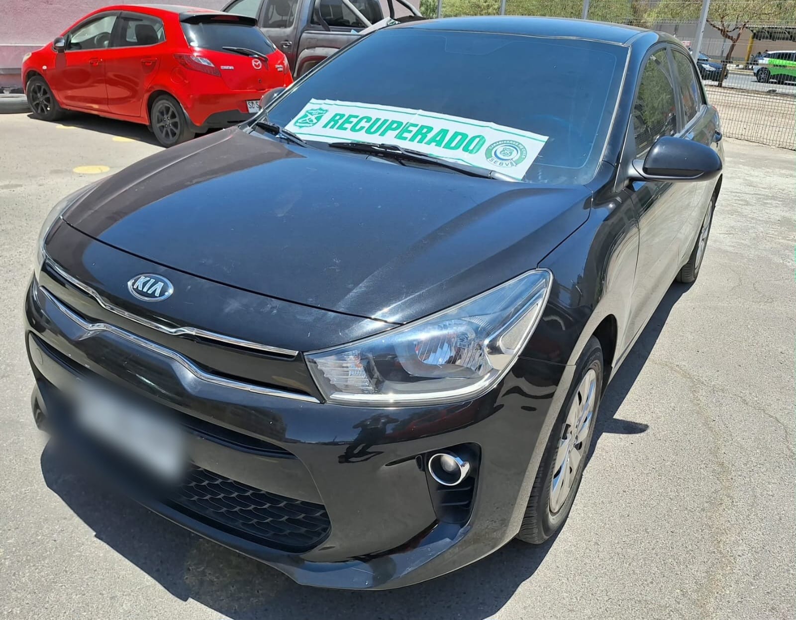 Carabineros detiene a tres sujetos por receptación y recupera vehículo robado