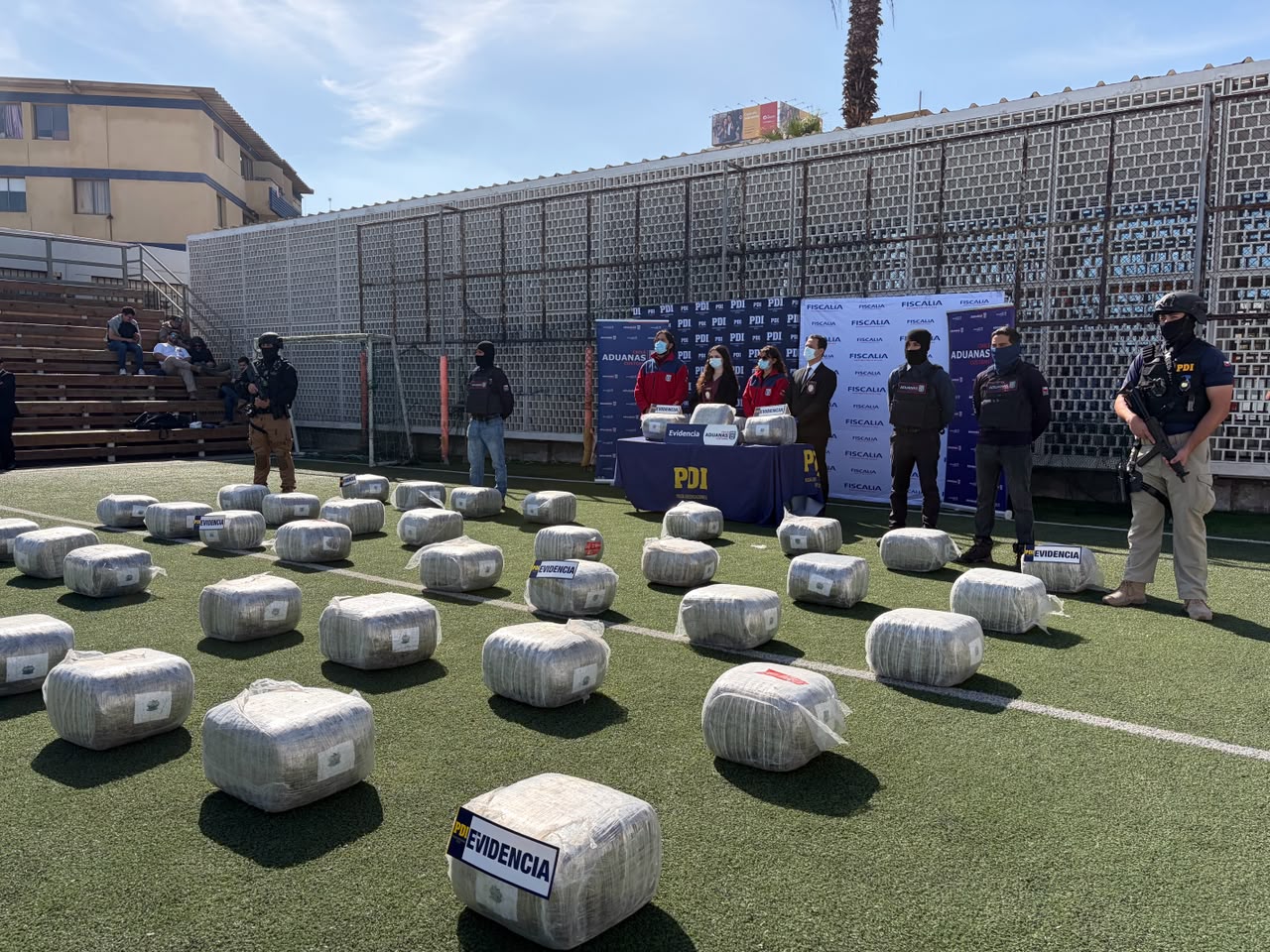 Controles fronterizos en Ollagüe permiten detectar más de 458 kilos de cannabis ocultos en camión cisterna
