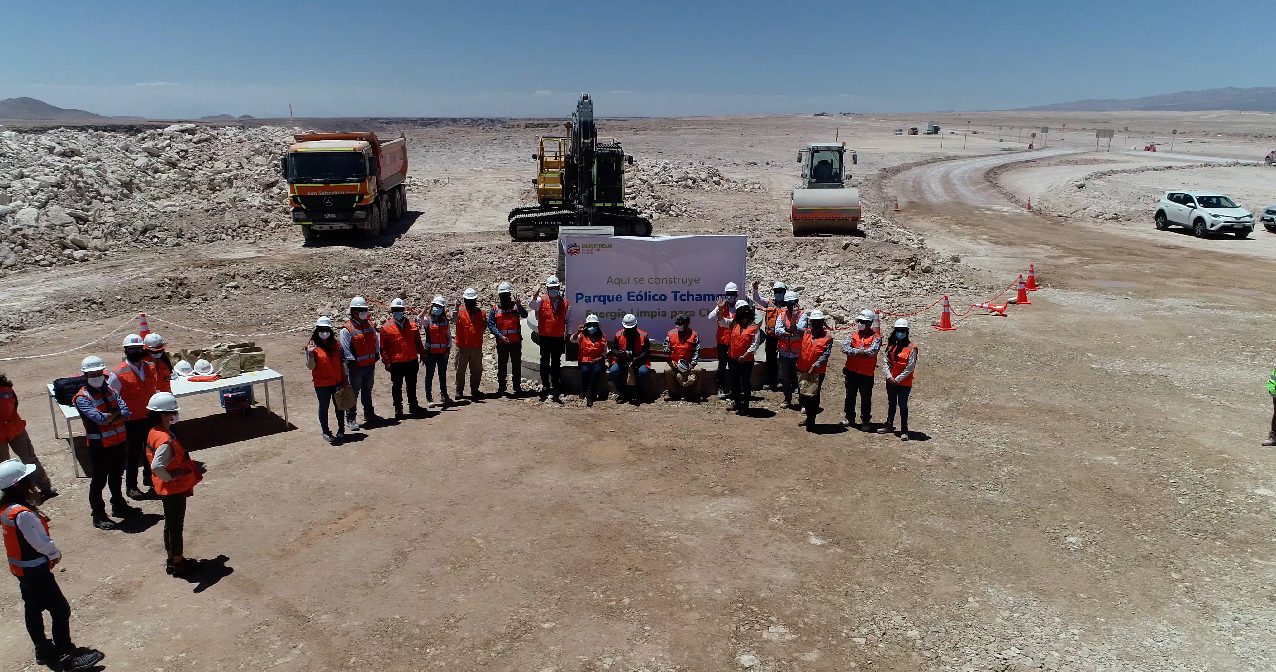Subsecretario de energía y autoridades regionales visitan parque eólico Tchamma para conocer estado de avance
