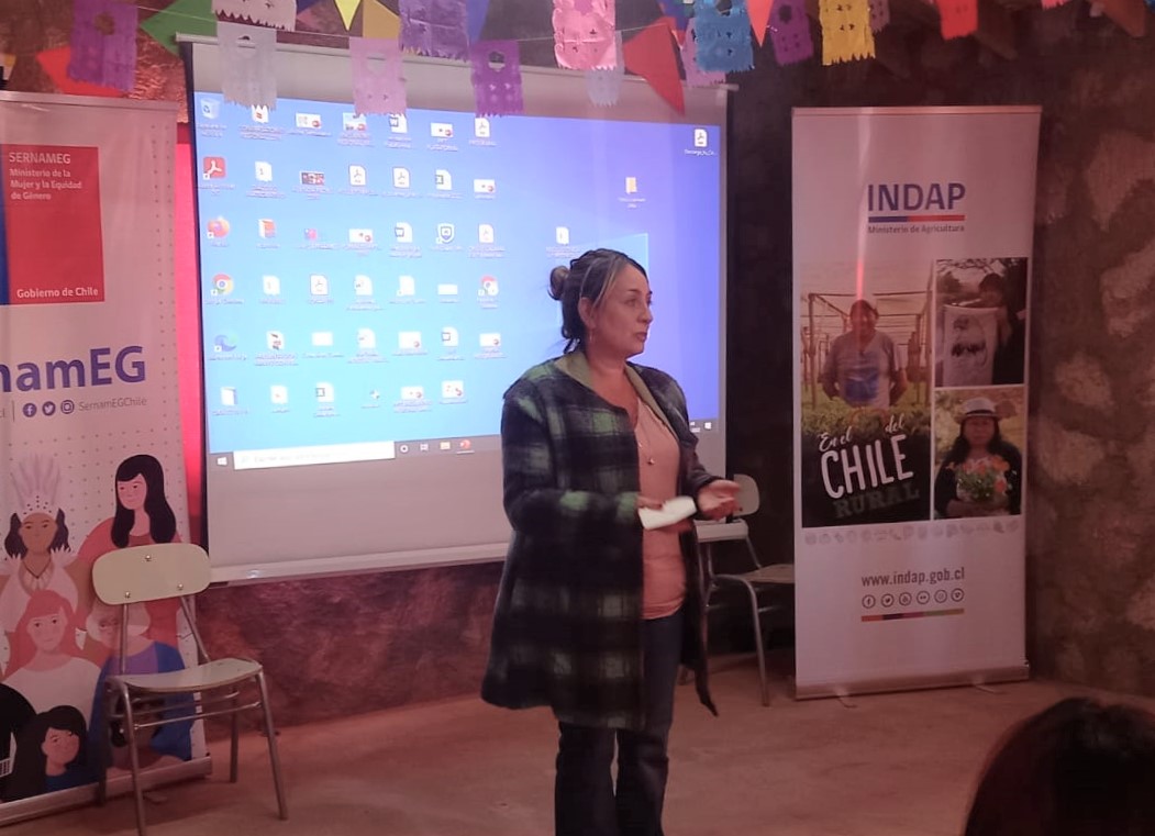 Machuca reunió a más de 30 mujeres rurales e indígenas de la región