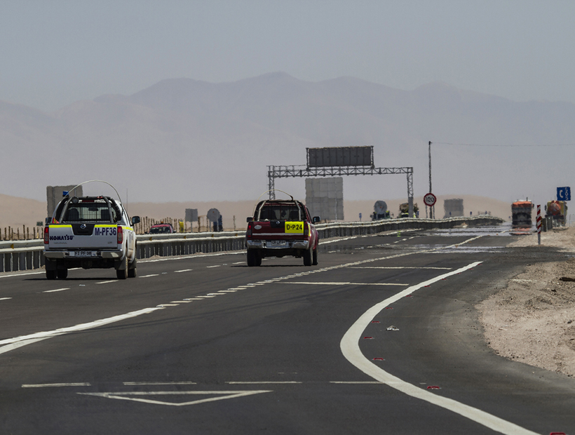 En control carretero detienen a dos sujetos por conducción temeraria