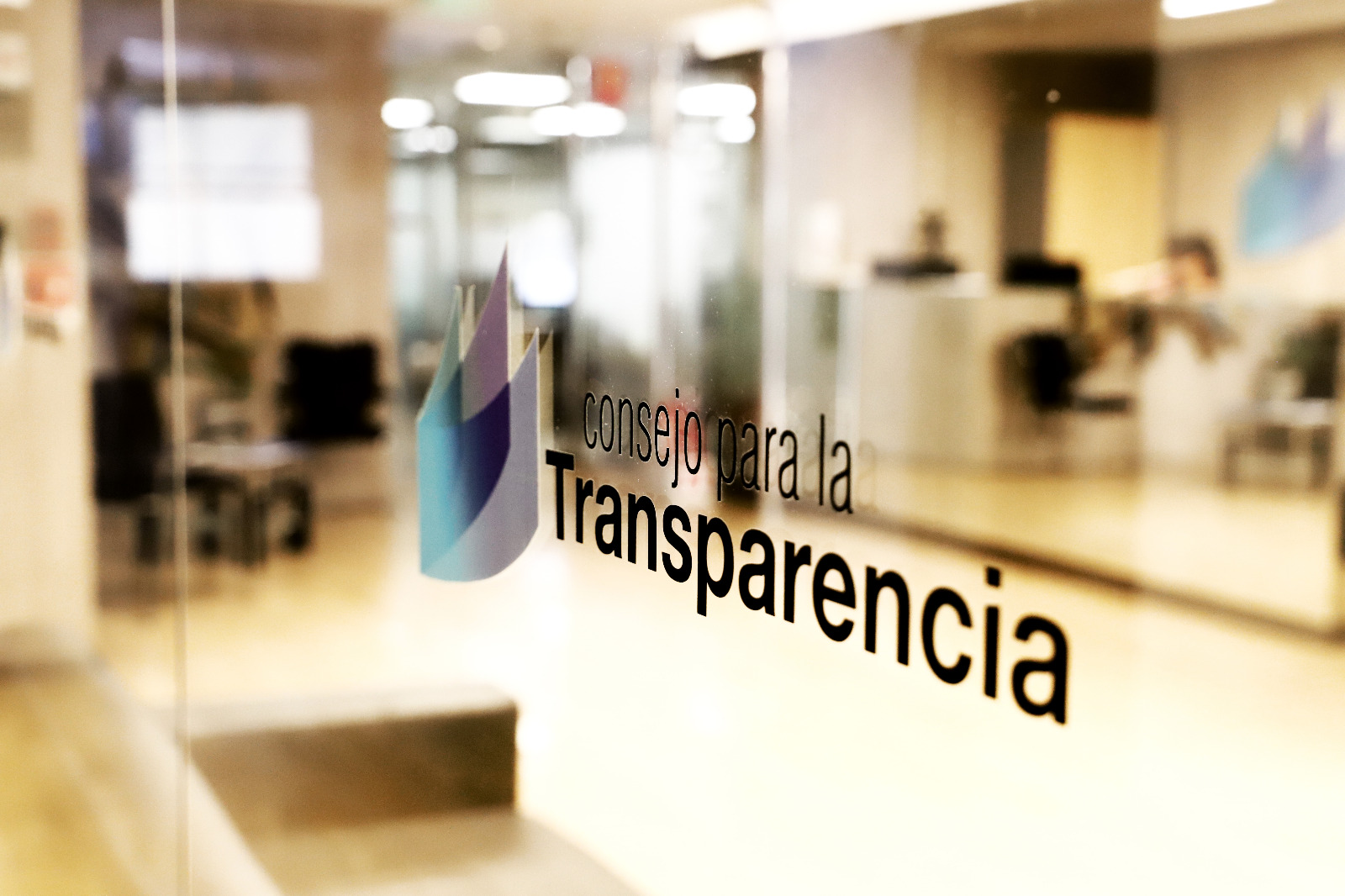 Fiscalización del CPLT revela fuerte alza en transparencia, pero detecta persistencia de fallas en la publicación de información presupuestaria