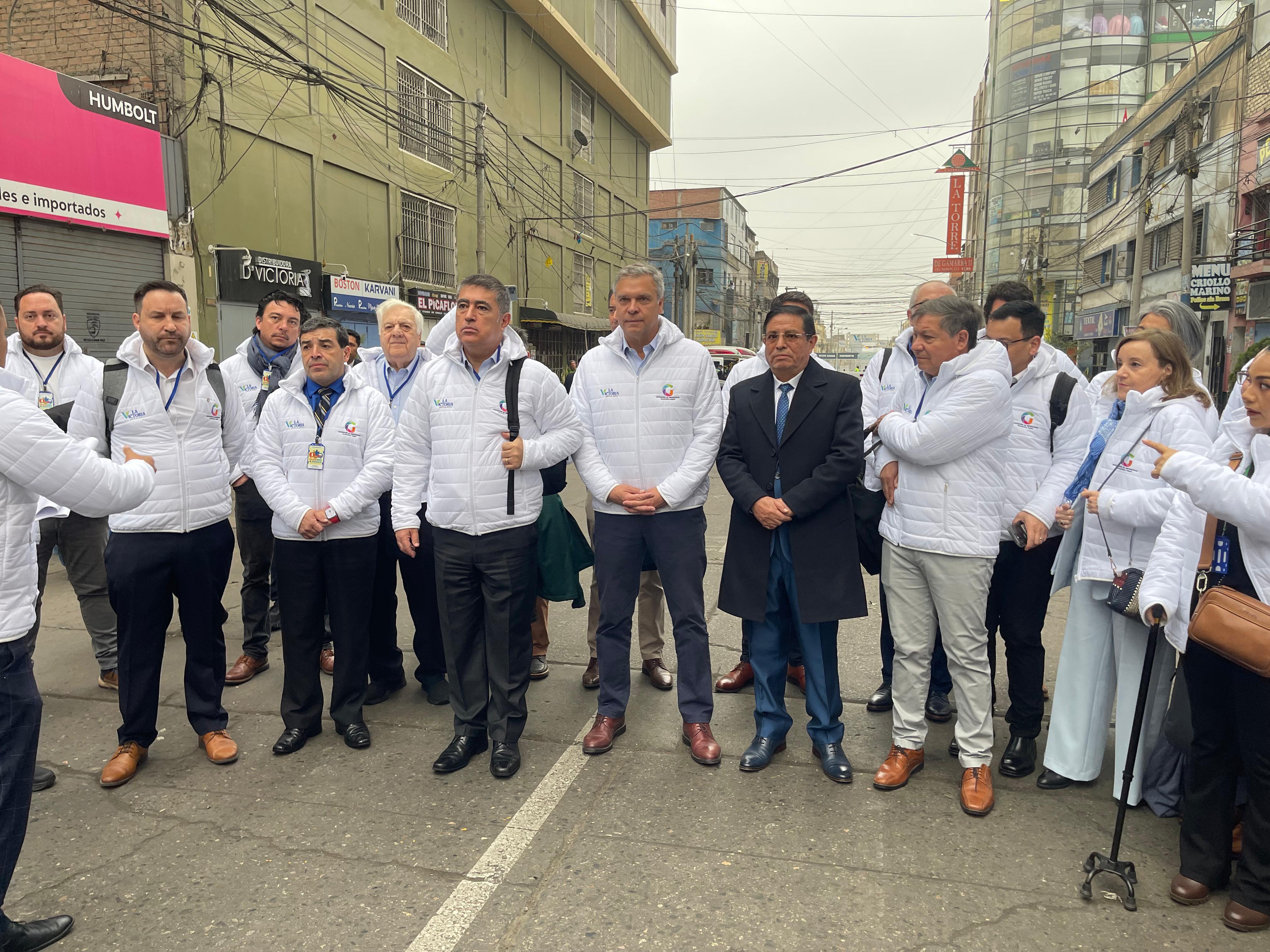 Alcalde y concejales conocen experiencia peruana de Gamarra para ordenar comercio local