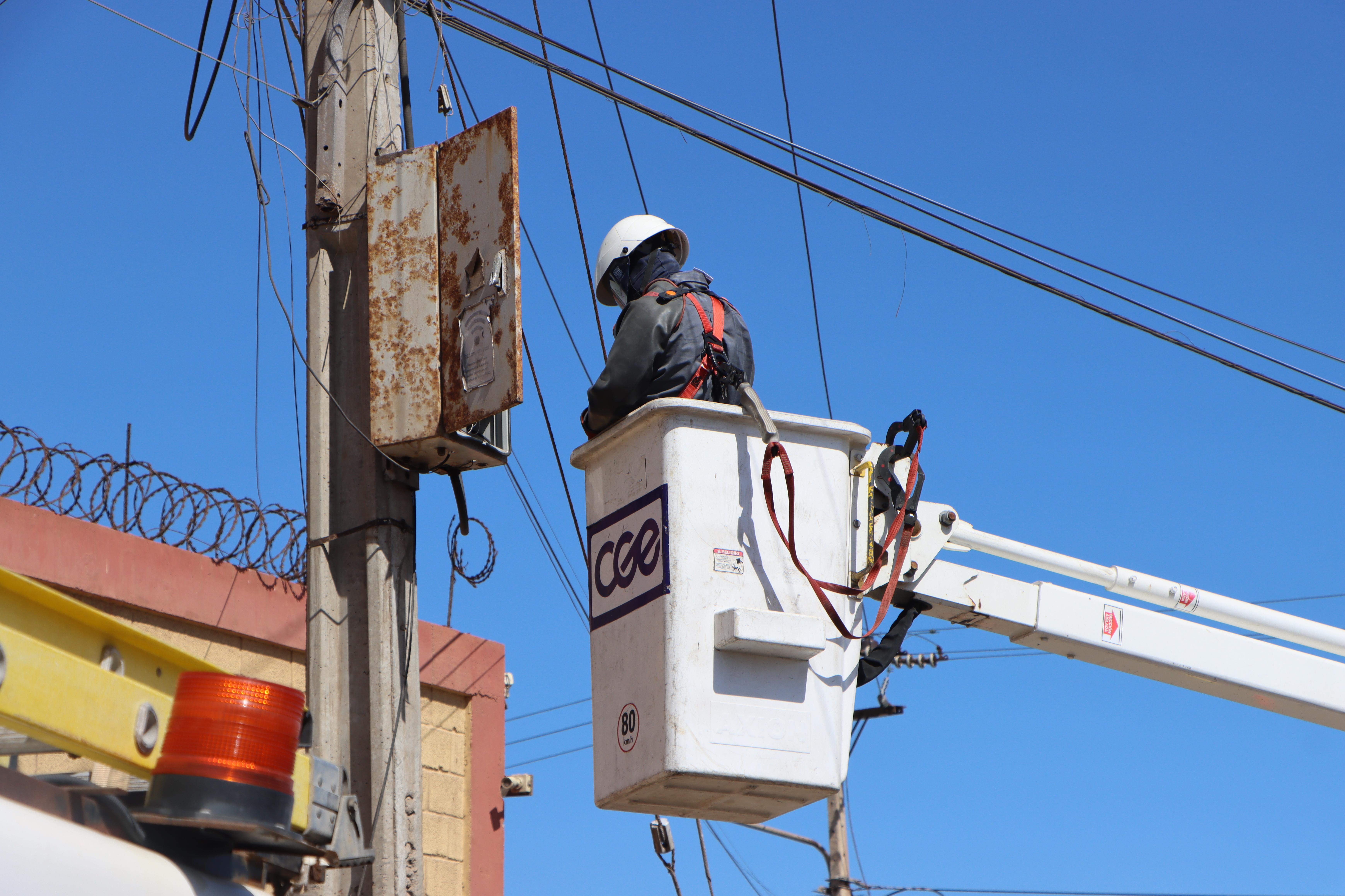 CGE anuncia compensaciones por sistema frontal: incluye un pago de hasta $40.000 con trámites expeditos y cobertura por daños mayores