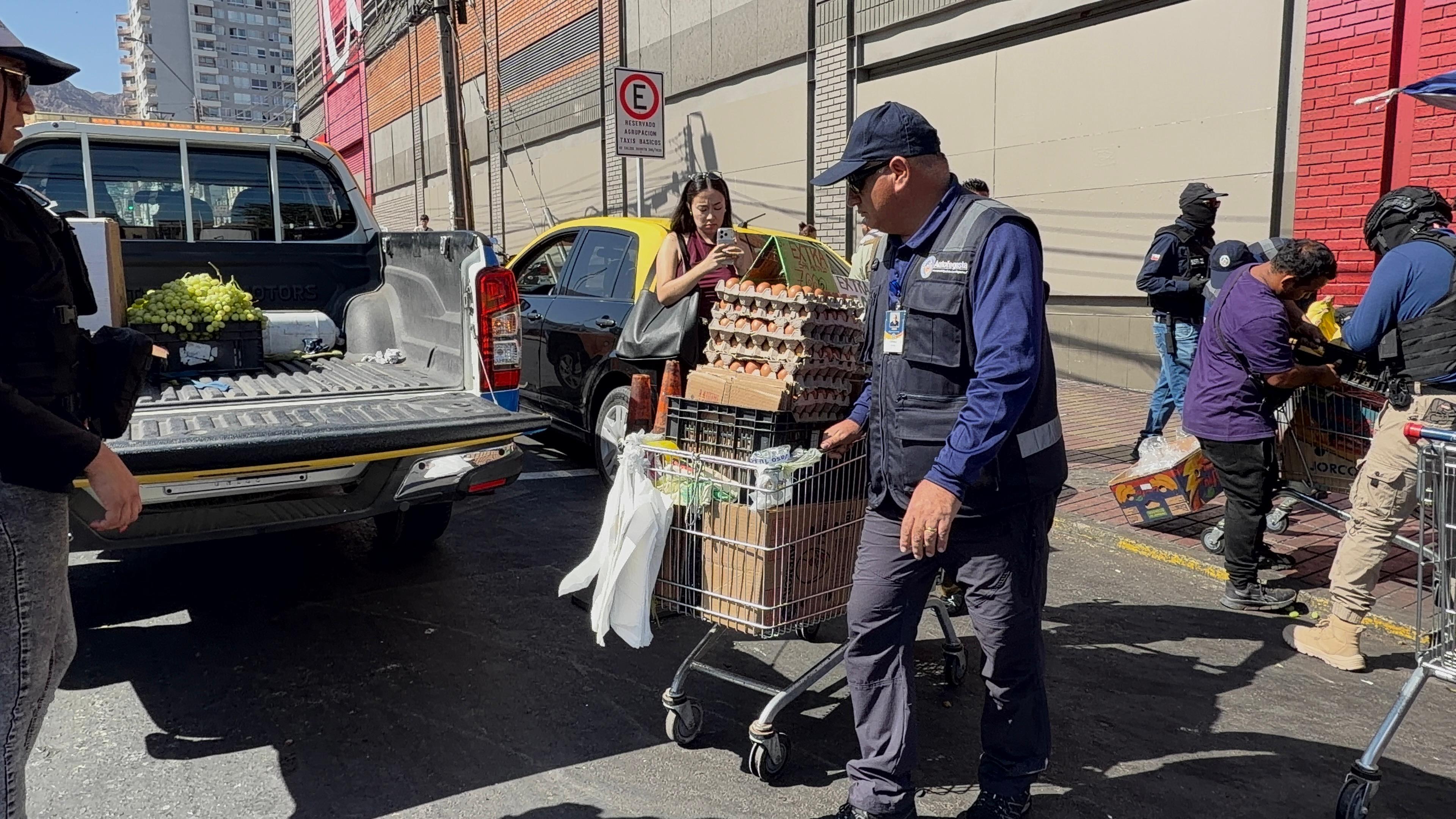 Realizan operativo conjunto contra el comercio ambulante en el centro